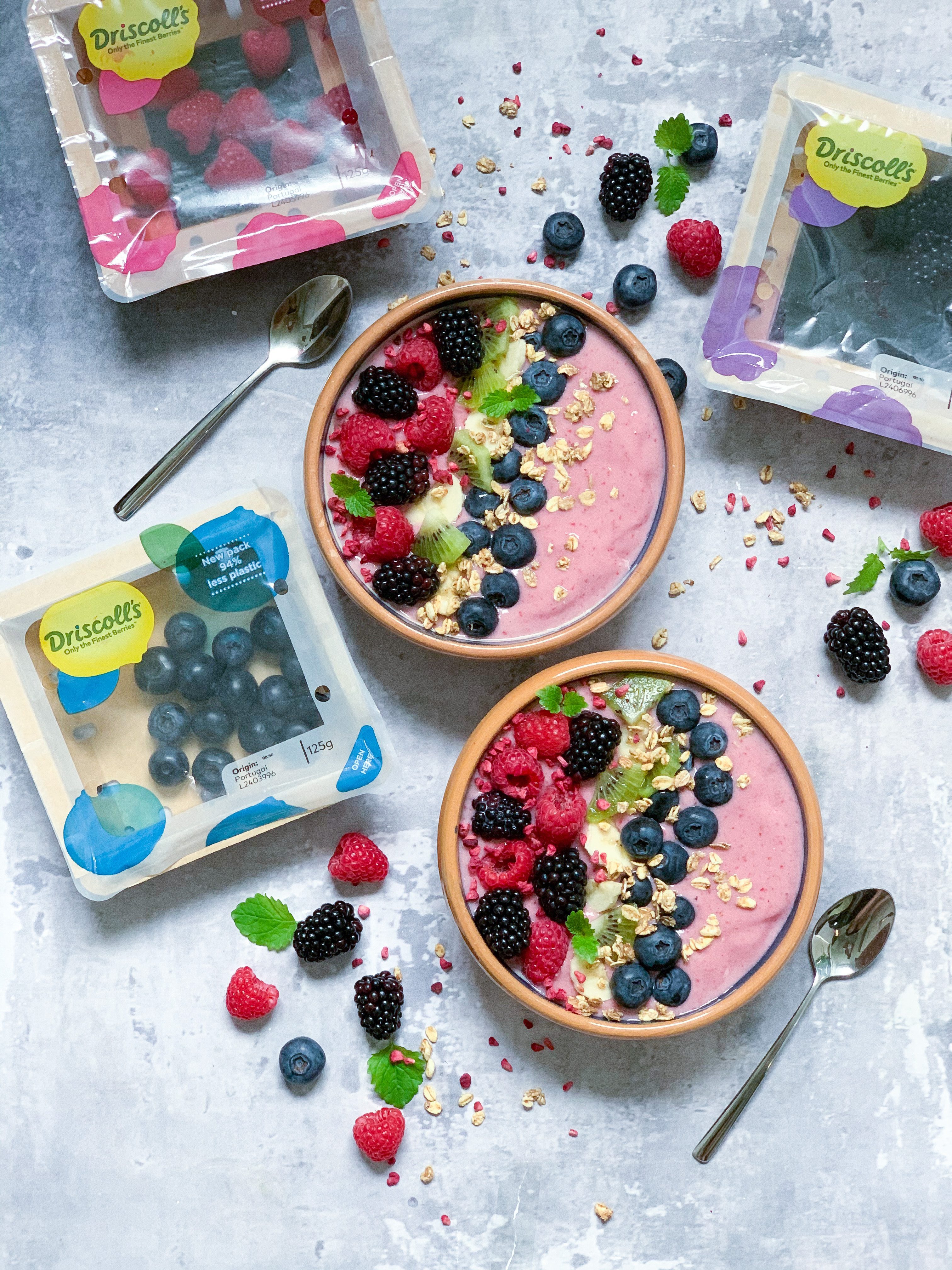 Friske bær smoothie bowl