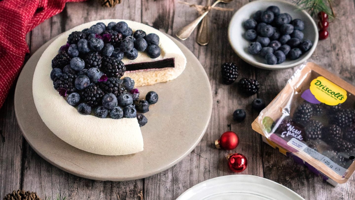 Entremet med brombær, blåbær og vanilje