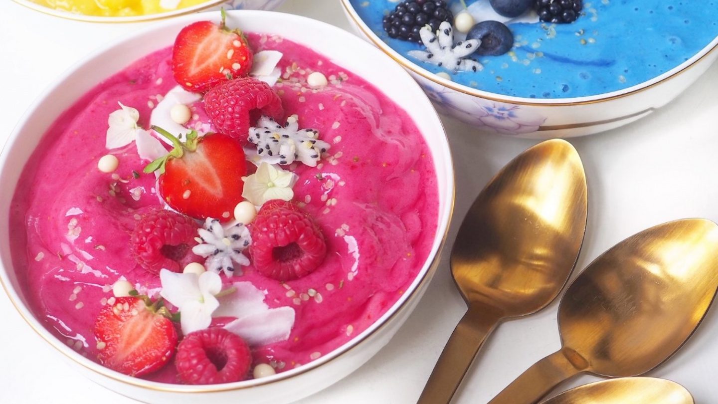 Farverig smoothie-bowl