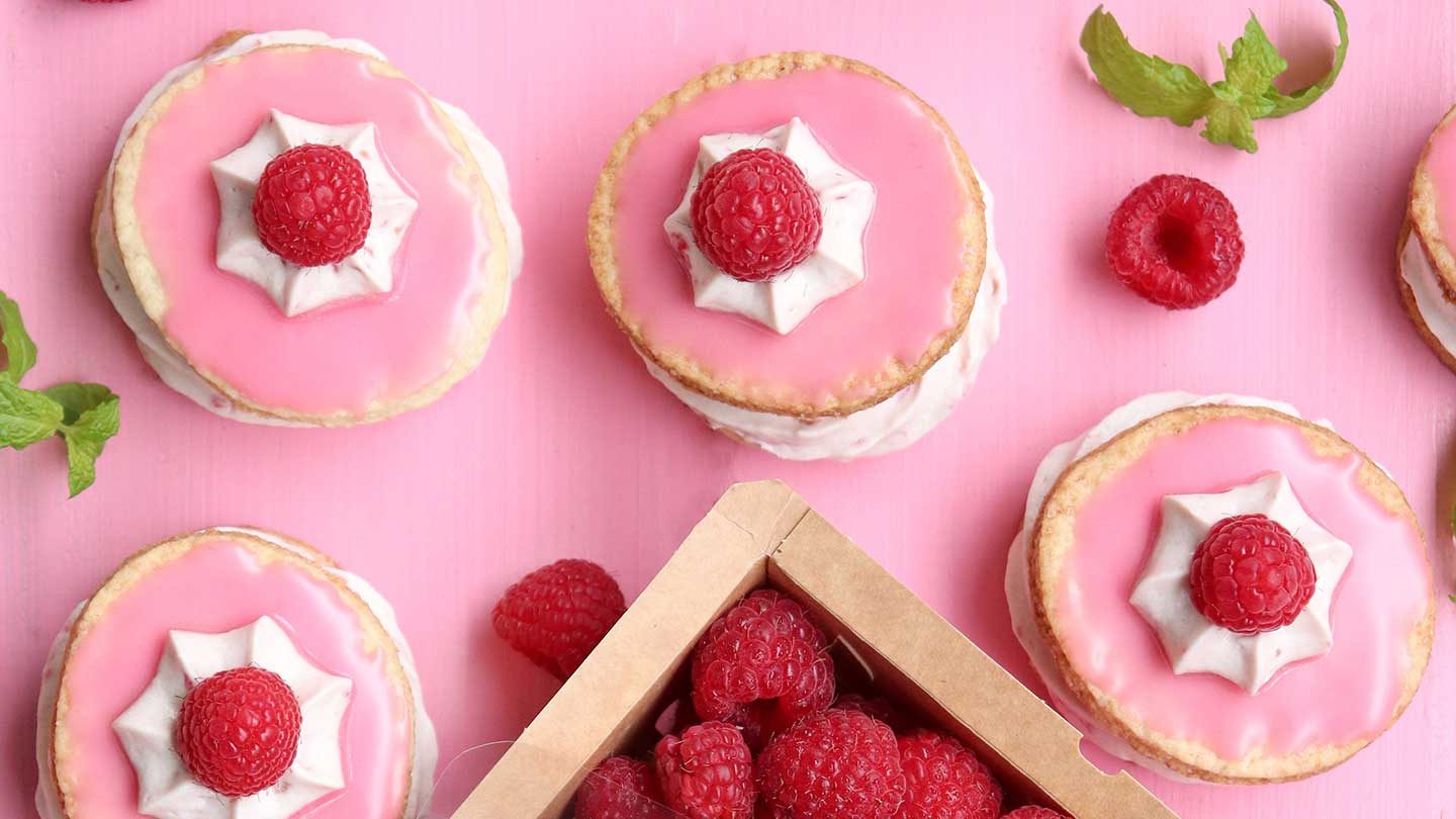 Medaljer med hindbærcreme