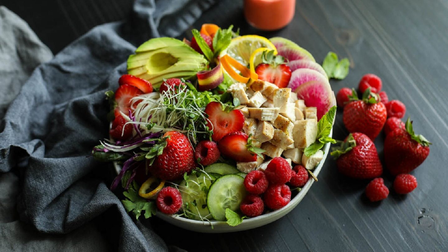 Proteinsalat med jordbær