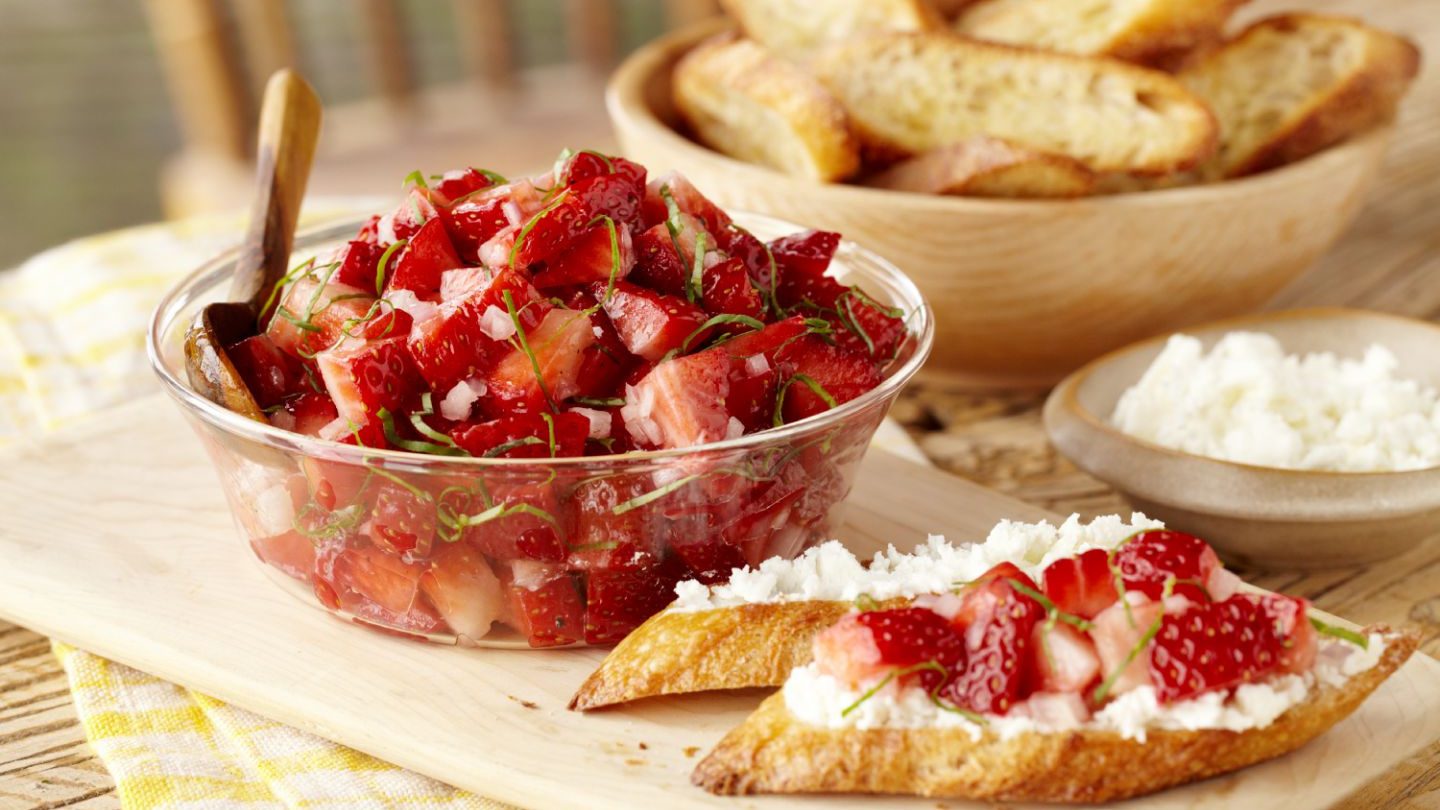 Jordbær-basilikum-salsa 
