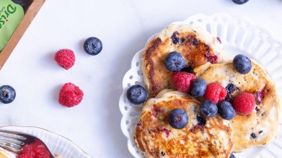 Veganske pandekager med blåbær og hindbær 