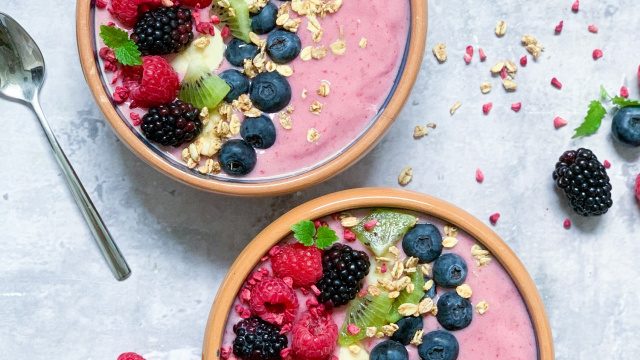 smoothie bowl med friske bær