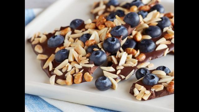 Chokoladeknas med blåbær