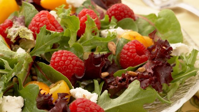 Salat med Gedeost og Hindbær