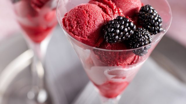 Sorbet med Brombær og Pinot Noir