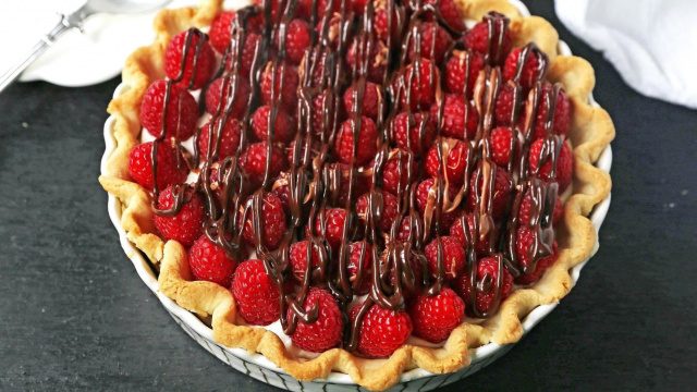 Nem Cheesecake med mandler og hindbær