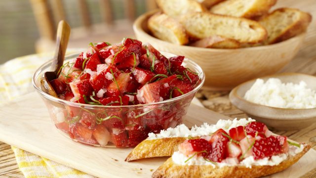 Jordbær opskrift Jordbær-basilikum-salsa 